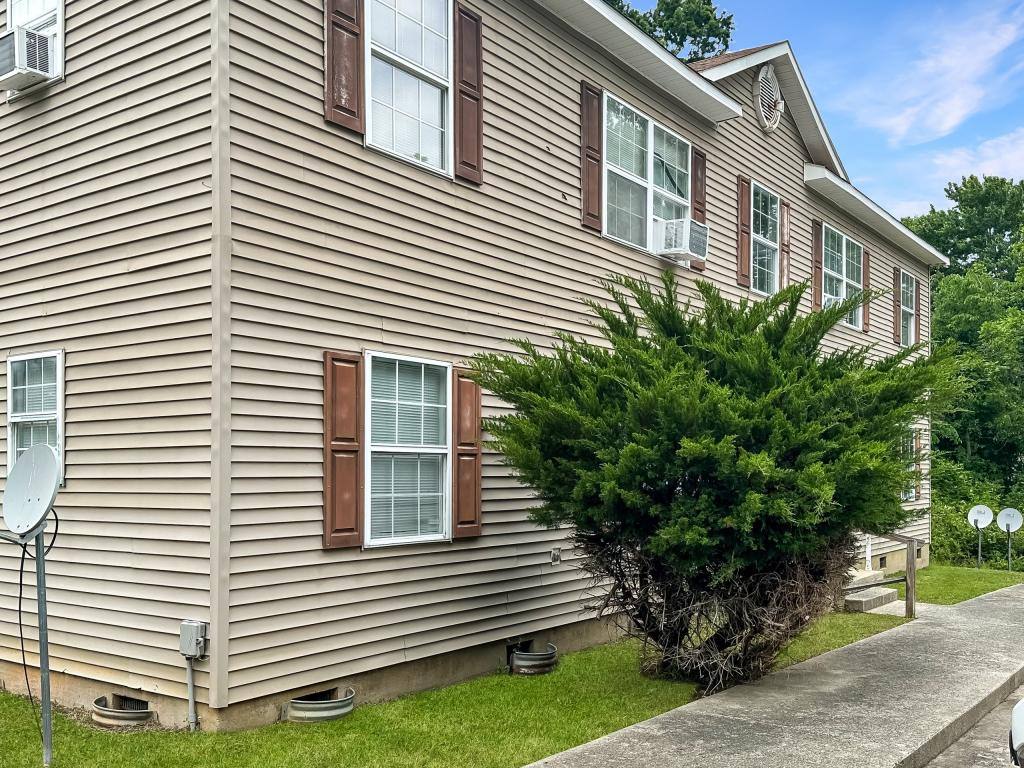 Apartment for rent at 1121 Jackson St, Burlington, NC 27217