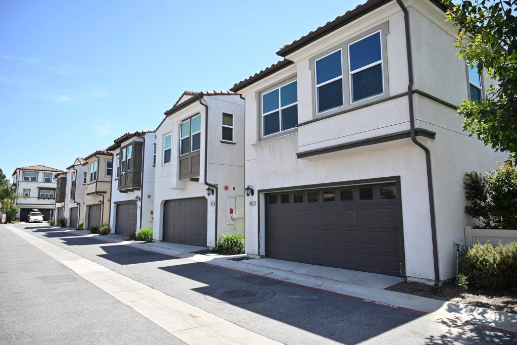 Townhouse for rent at 1692 W Trapezoid, Anaheim, CA 92802