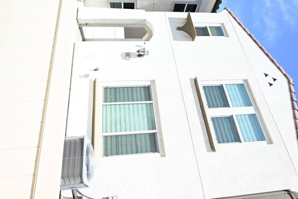 Townhouse for rent at 1692 W Trapezoid, Anaheim, CA 92802