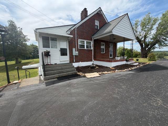 House for rent at 824 Crooked Oak Rd, Rocky Mount, VA 24151