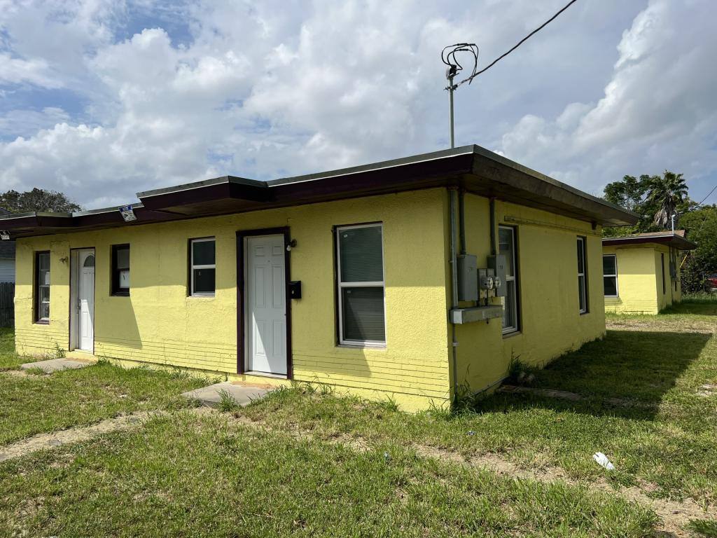 Apartment for rent at 929 S Alameda St, Corpus Christi, TX 78404
