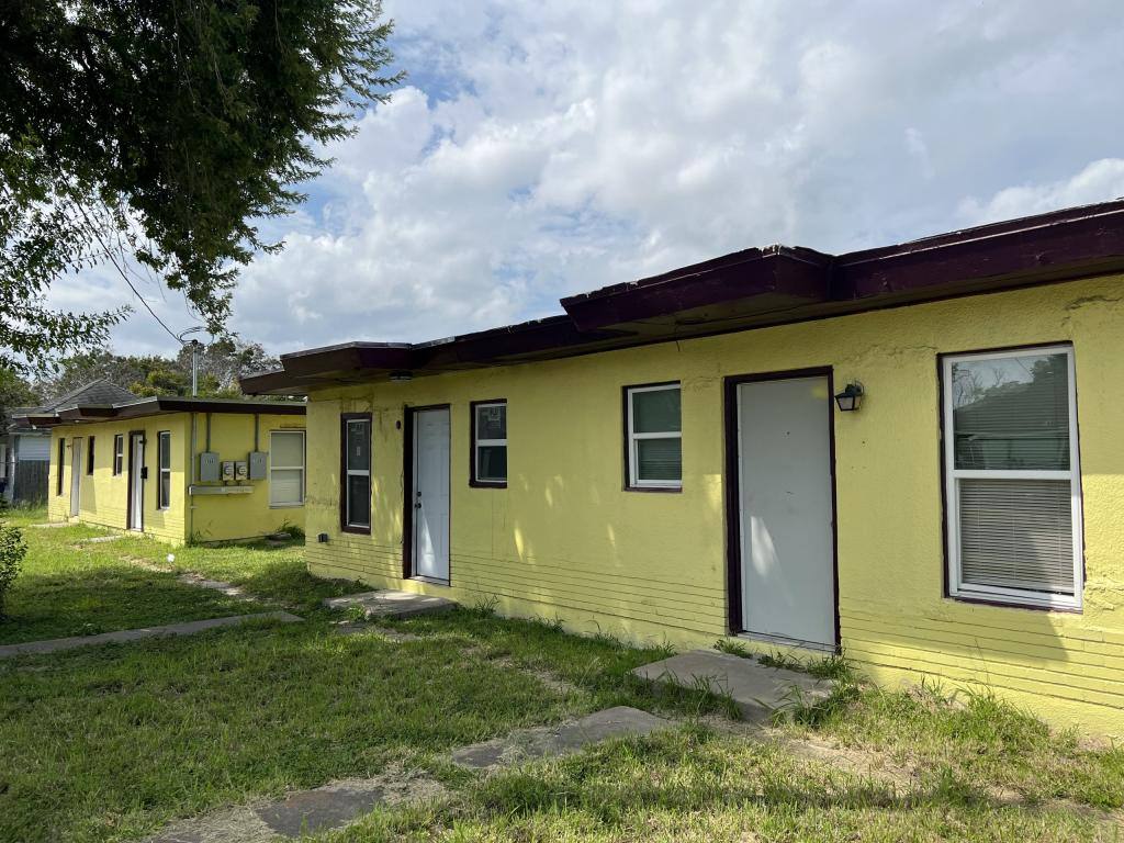 Apartment for rent at 929 S Alameda St, Corpus Christi, TX 78404