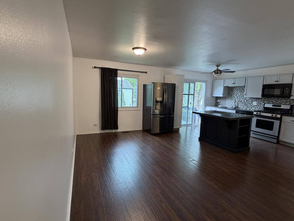 House for rent at 284 Hill Ave, Bartlett, IL 60103