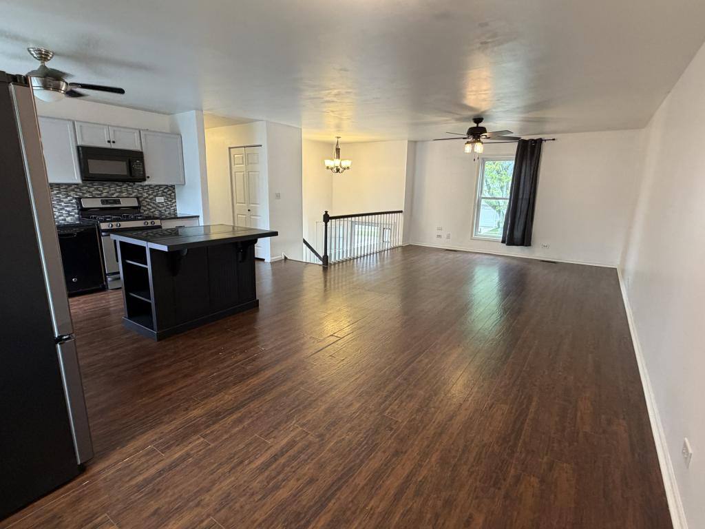House for rent at 284 Hill Ave, Bartlett, IL 60103