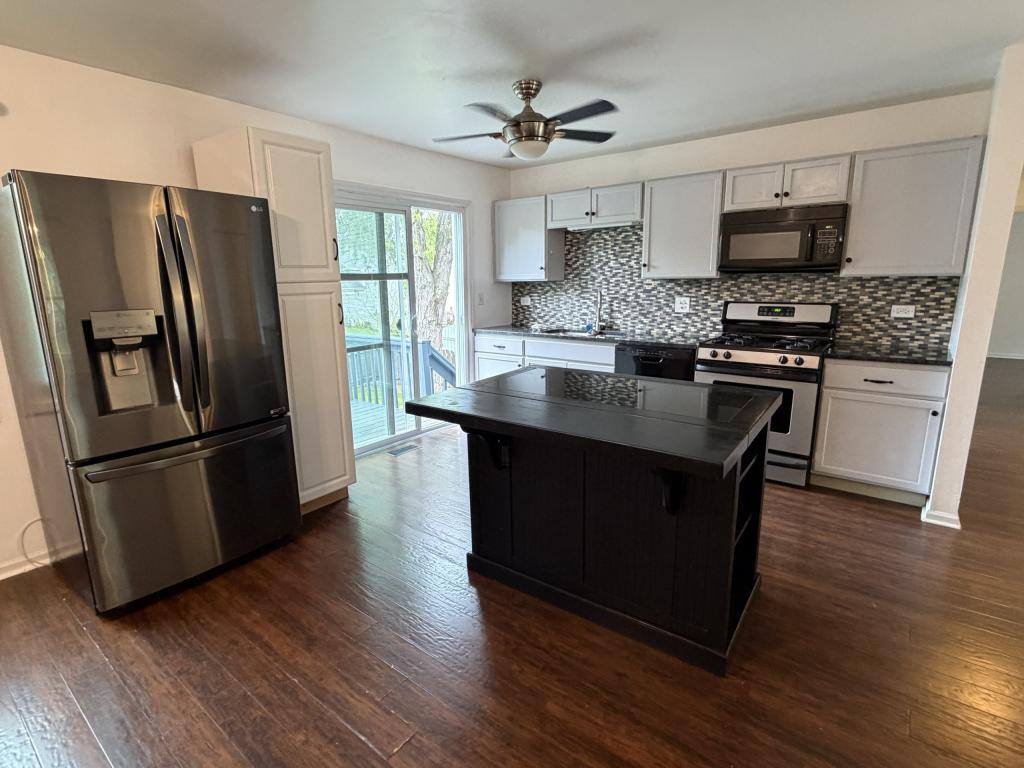 House for rent at 284 Hill Ave, Bartlett, IL 60103