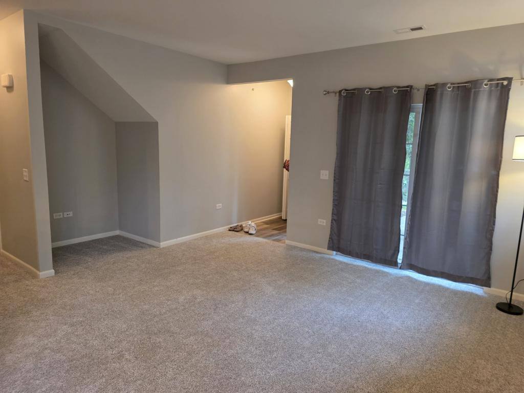 Townhouse for rent at 2250 Aurora Dr, Hampshire, IL 60140