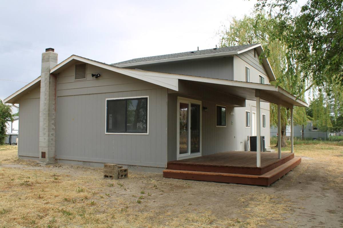 Townhouse for rent at 101 S 6th St W, Homedale, ID 83628
