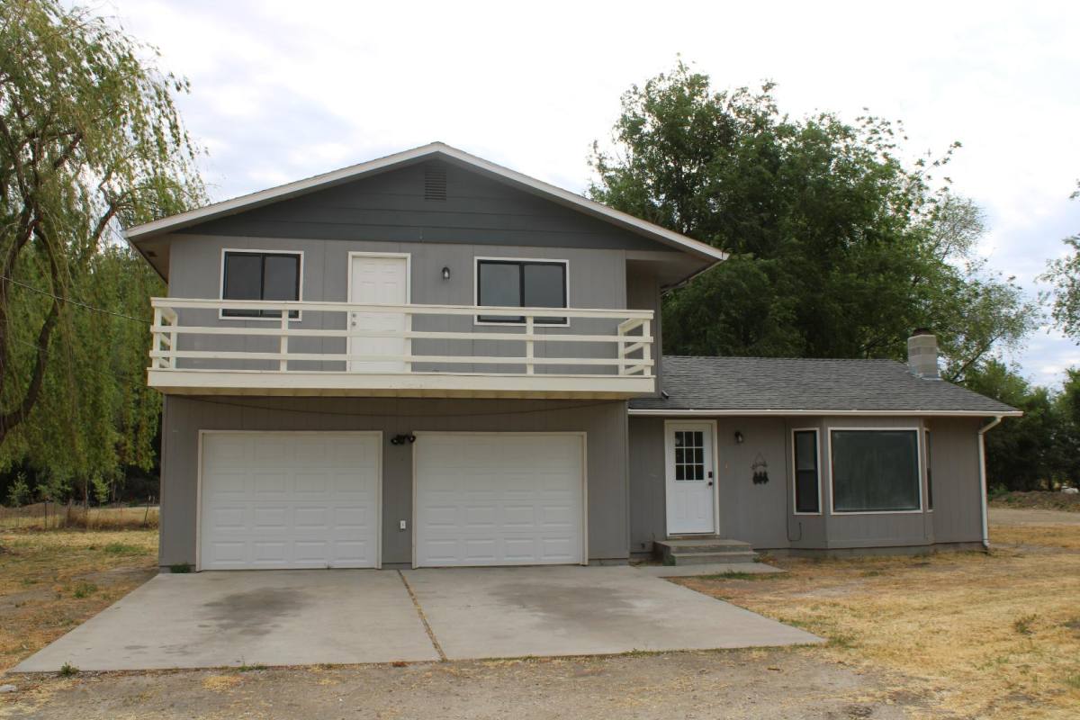 Townhouse for rent at 101 S 6th St W, Homedale, ID 83628