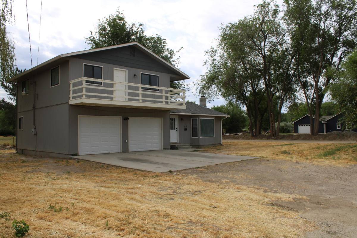 Townhouse for rent at 101 S 6th St W, Homedale, ID 83628