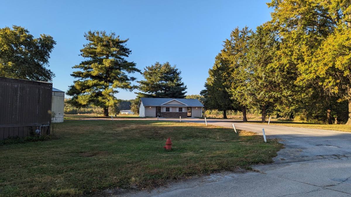 Apartment for rent at 136 Court Rd #3 Franklin Lane Clay, Carbondale, IL 62902
