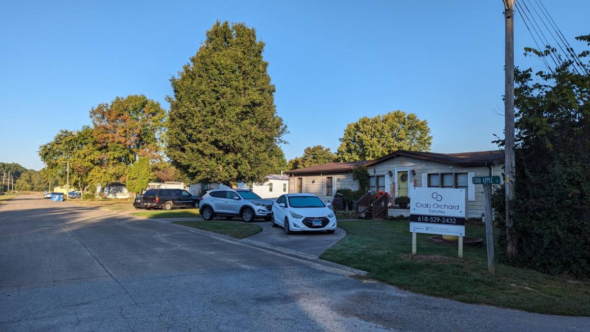 Apartment for rent at 136 Court Rd #3 Franklin Lane Clay, Carbondale, IL 62902