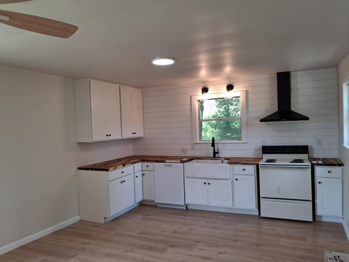 House for rent at 215 Ryans Ferry Rd #THE Landing, Huntsville, TX 77320