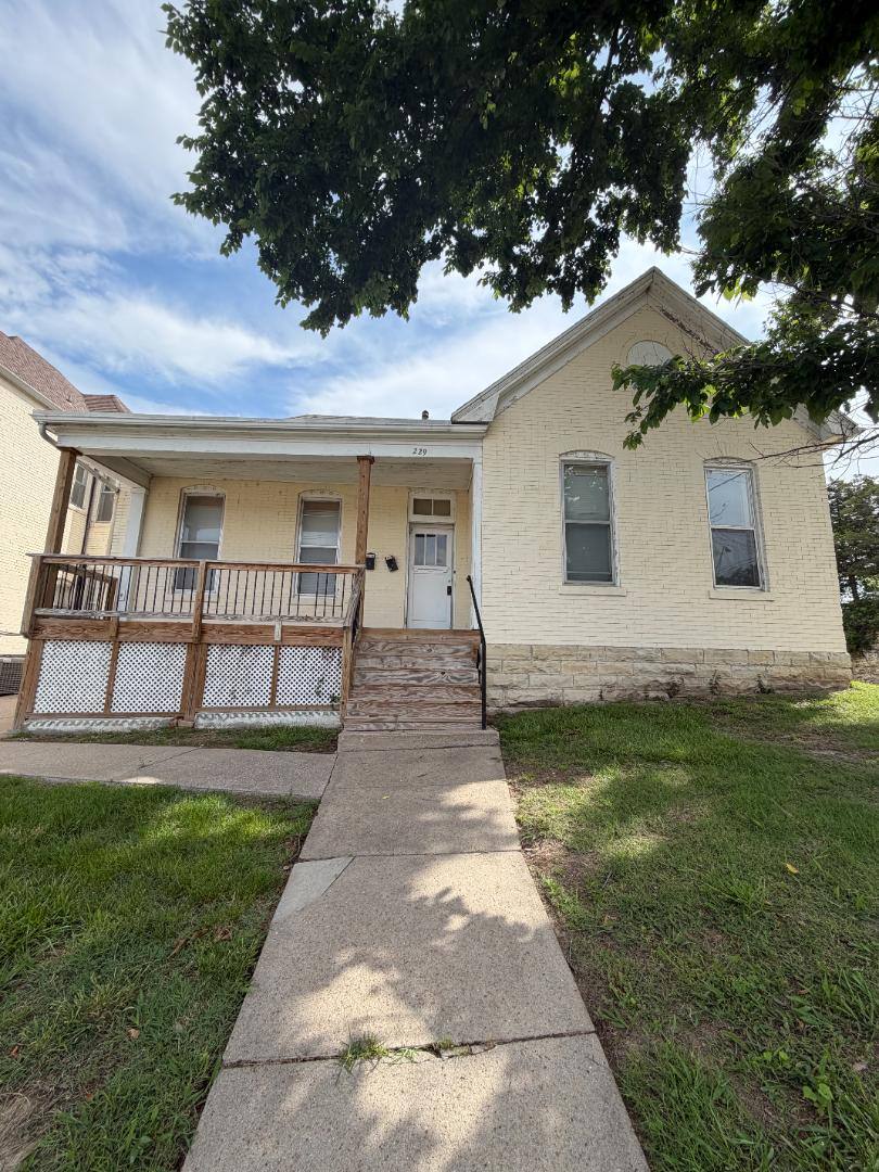 Apartment for rent at 229 E Dunklin #A, Jefferson City, MO 65101