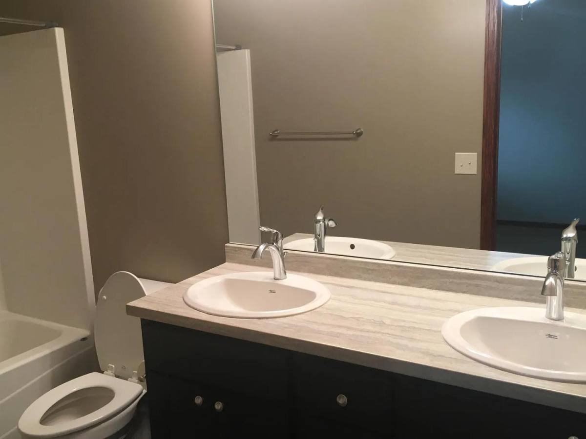 Townhouse for rent at 1133 SW 6th St, Lincoln, NE 68522