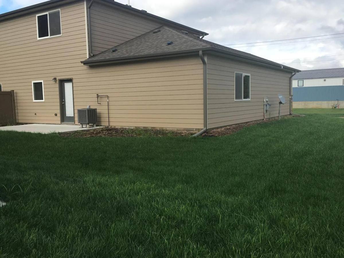 Townhouse for rent at 1133 SW 6th St, Lincoln, NE 68522
