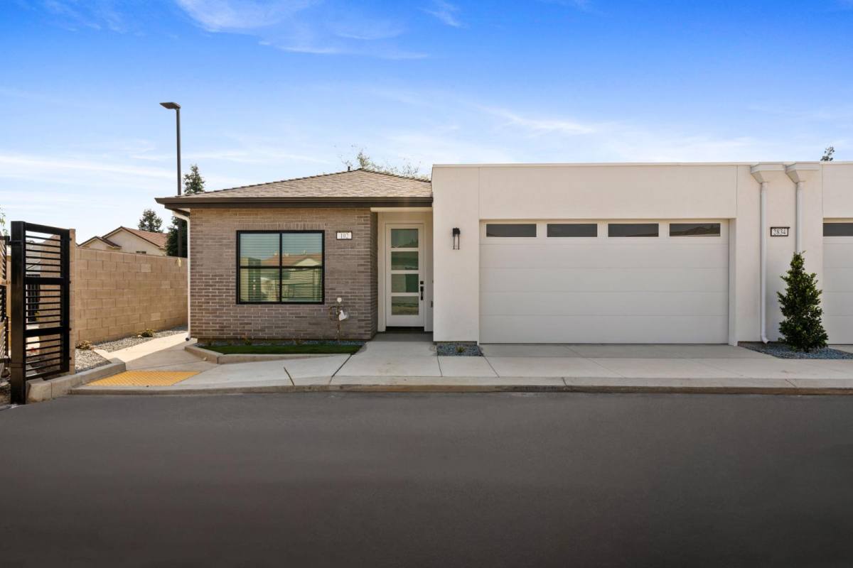 Condo for rent at 2806 E Alluvial Ave #102, Fresno, CA 93720