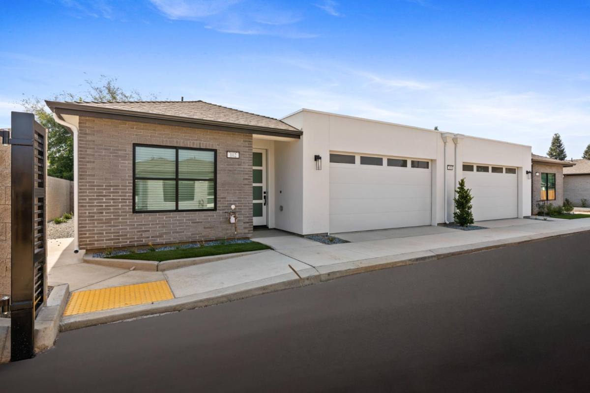 Condo for rent at 2806 E Alluvial Ave #102, Fresno, CA 93720