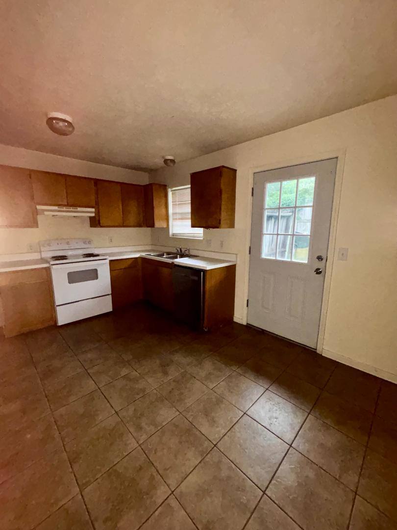 Apartment for rent at 1301 Louisville St, Starkville, MS 39759