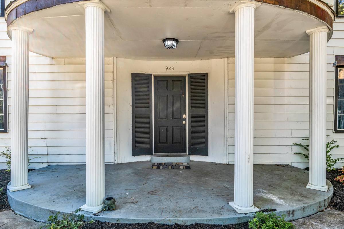 Apartment for rent at 923 10th St N #11, Columbus, MS 39701