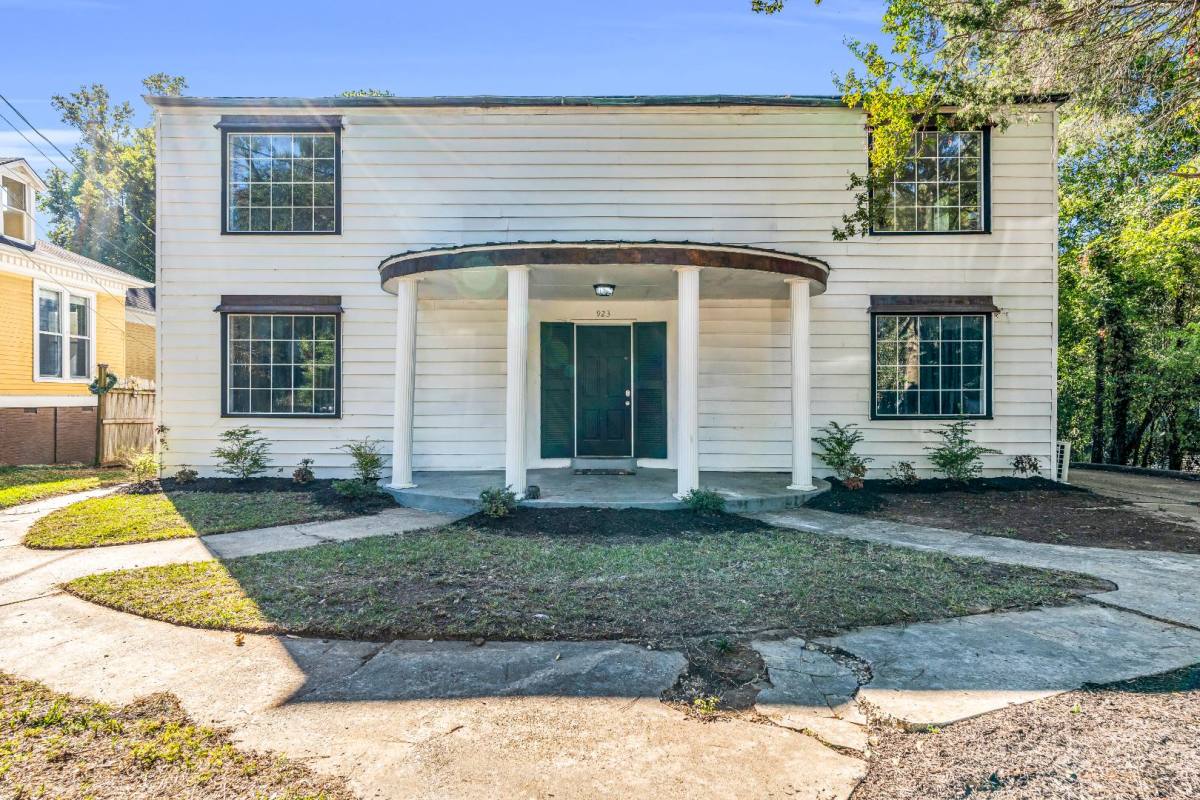 Apartment for rent at 923 10th St N #11, Columbus, MS 39701