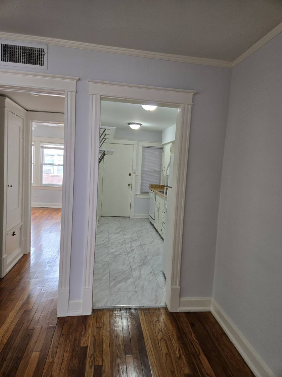 Apartment for rent at 5103 Wyandotte St #1N, Kansas City, MO 64112