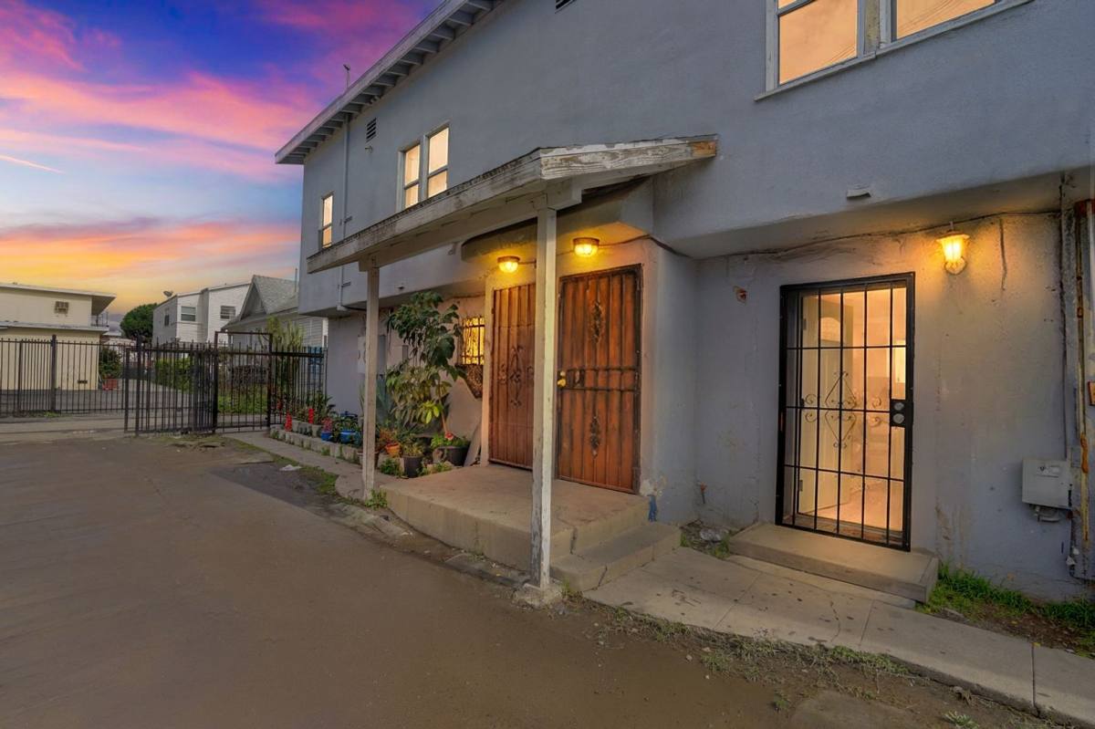 House for rent at 1157 E 21st St, Los Angeles, CA 90011