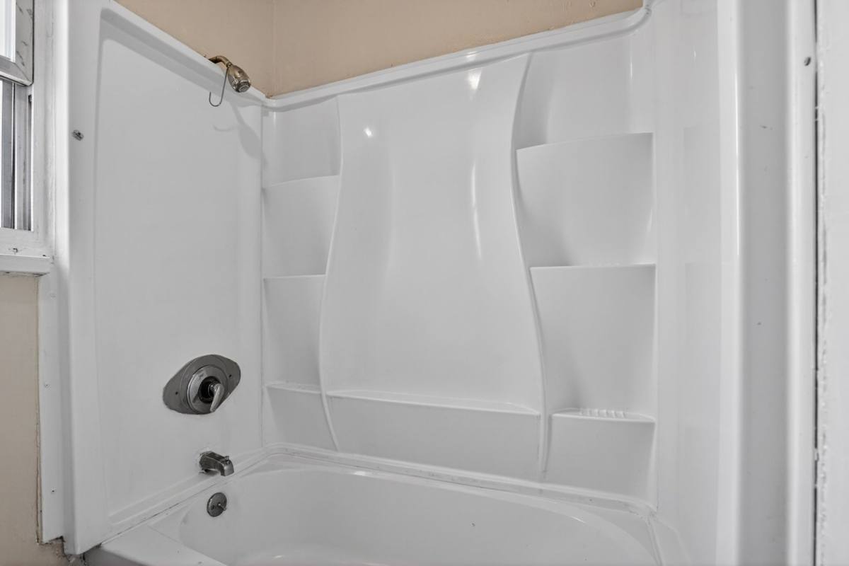 House for rent at 1157 E 21st St, Los Angeles, CA 90011
