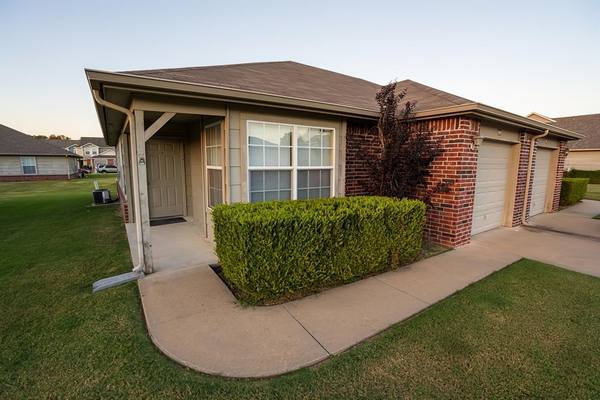 Apartment for rent at Hamilton Crossing, 3029 Spring St #974 Rc, Catoosa, OK 74015