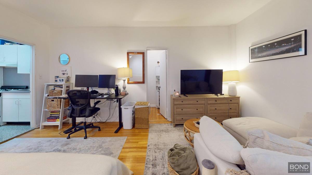 Apartment for rent at 163 W 17th St #3G, New York, NY 10011