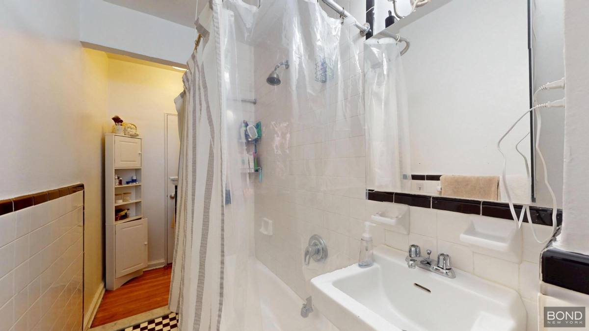 Apartment for rent at 163 W 17th St #3G, New York, NY 10011