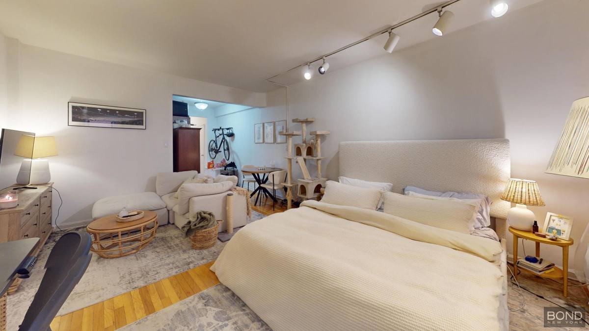 Apartment for rent at 163 W 17th St #3G, New York, NY 10011