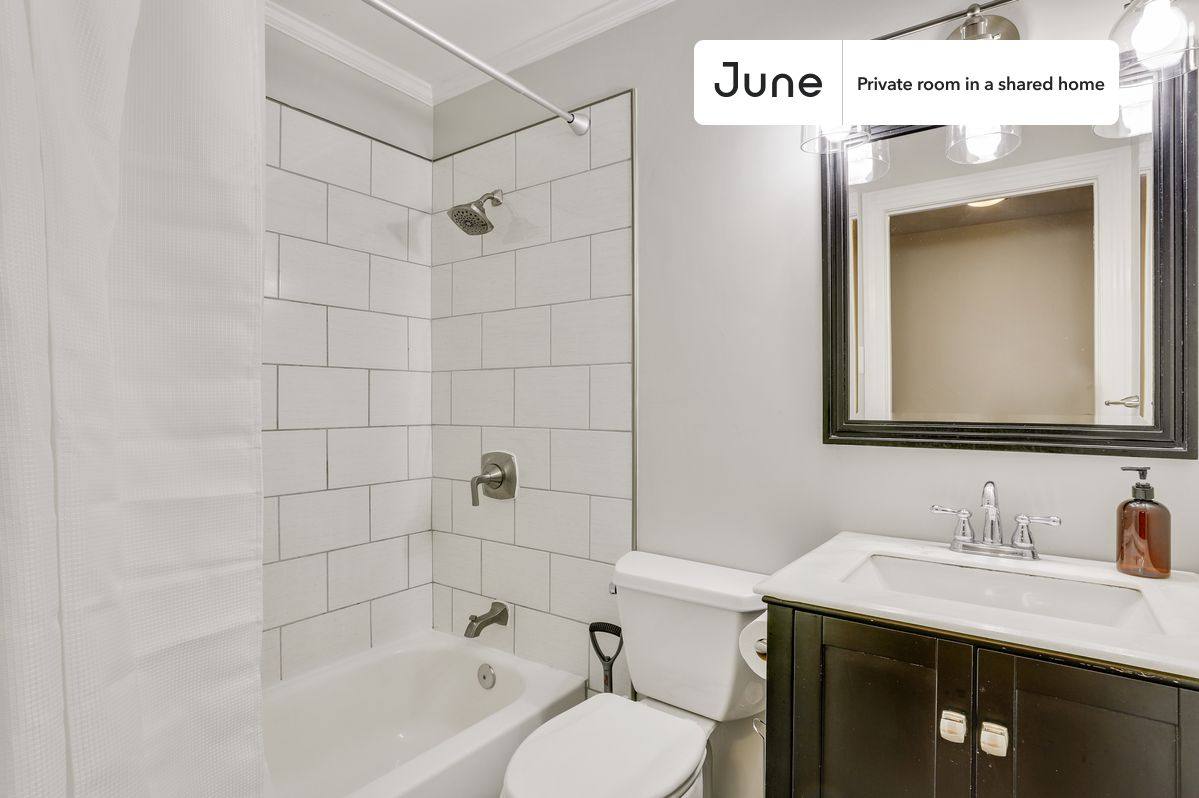 Apartment for rent at 600 7th St SW, Washington, DC 20024