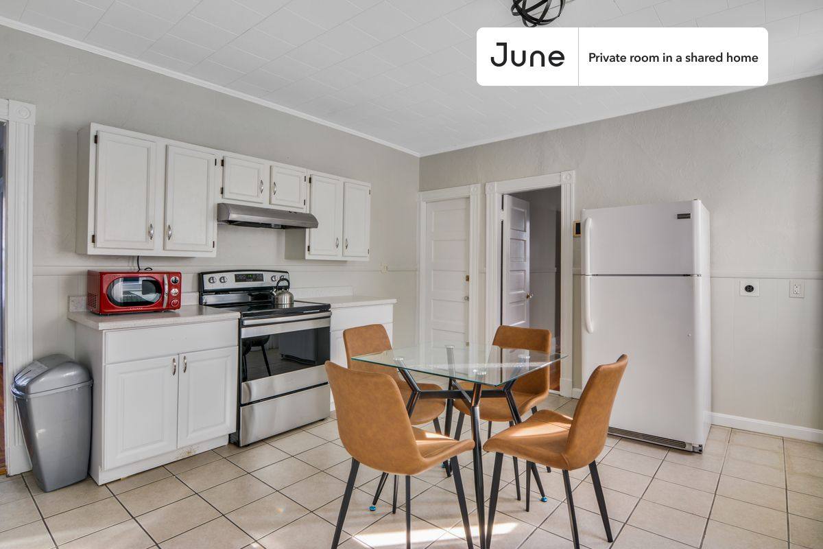Apartment for rent at 29 Craigie St, Somerville, MA 02143
