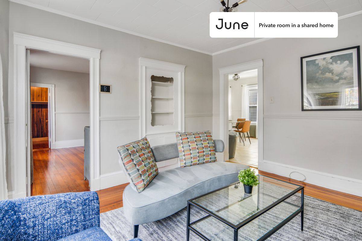 Apartment for rent at 29 Craigie St, Somerville, MA 02143