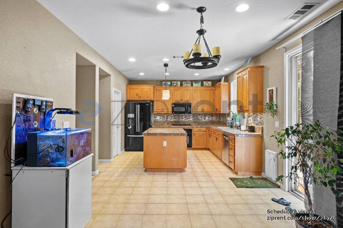 House for rent at 887 Hampton St, Vacaville, CA 95687