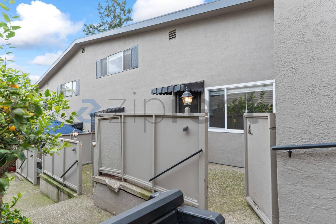 Apartment for rent at 371 Somerset Rd #A, Oakland, CA 94611