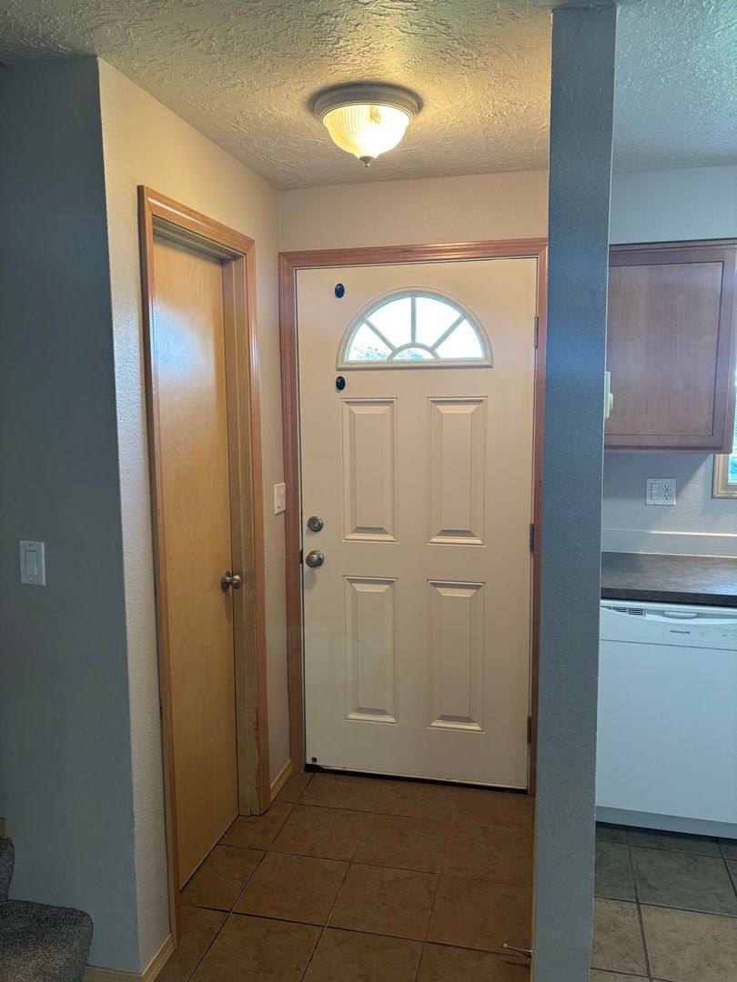 Townhouse for rent at 606 E Ninth St, Newberg, OR 97132