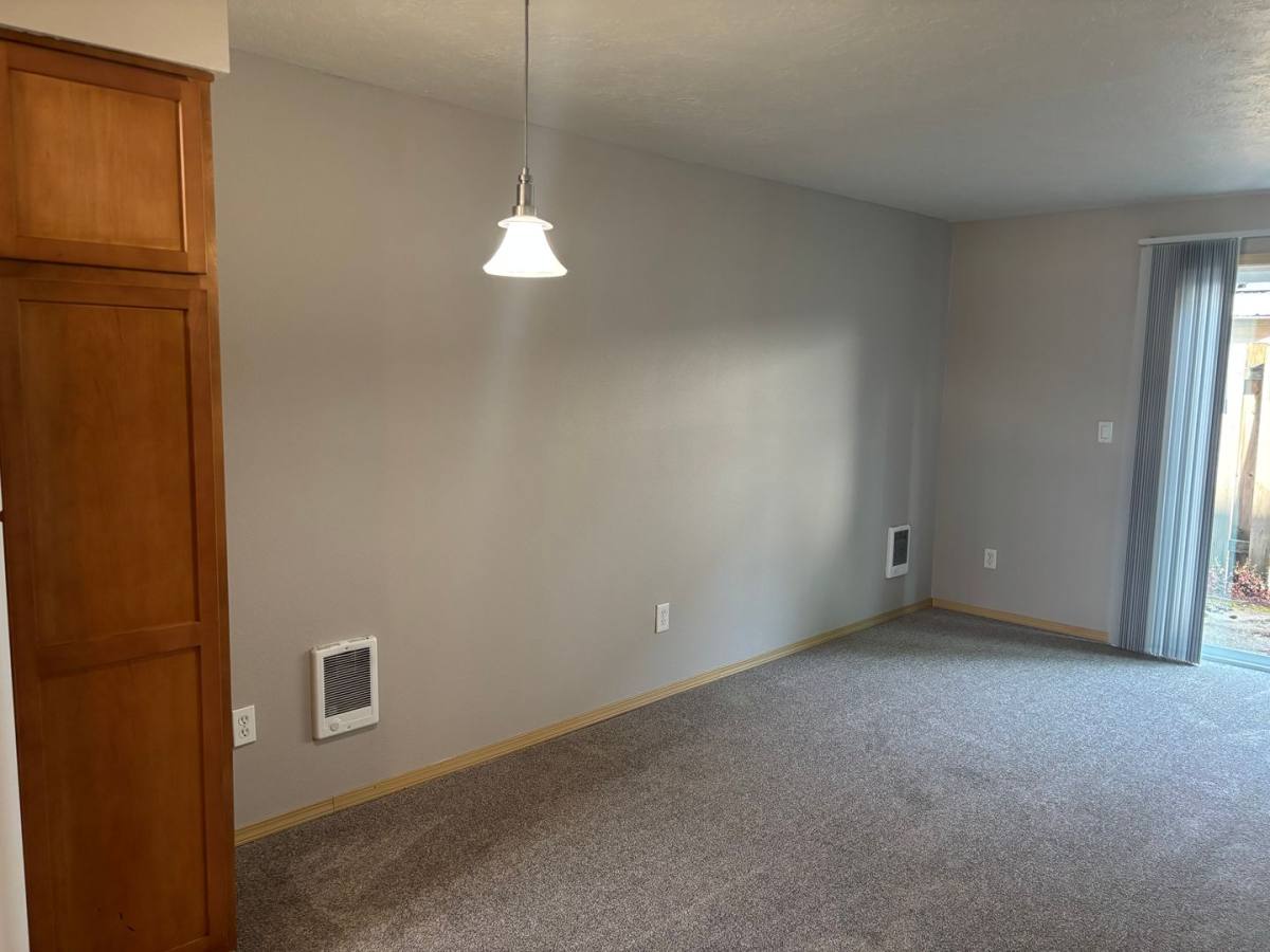 Townhouse for rent at 606 E Ninth St, Newberg, OR 97132