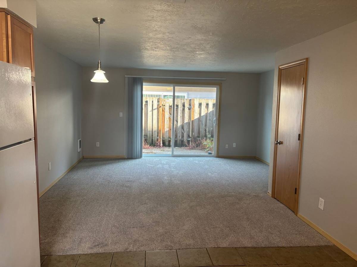 Townhouse for rent at 606 E Ninth St, Newberg, OR 97132