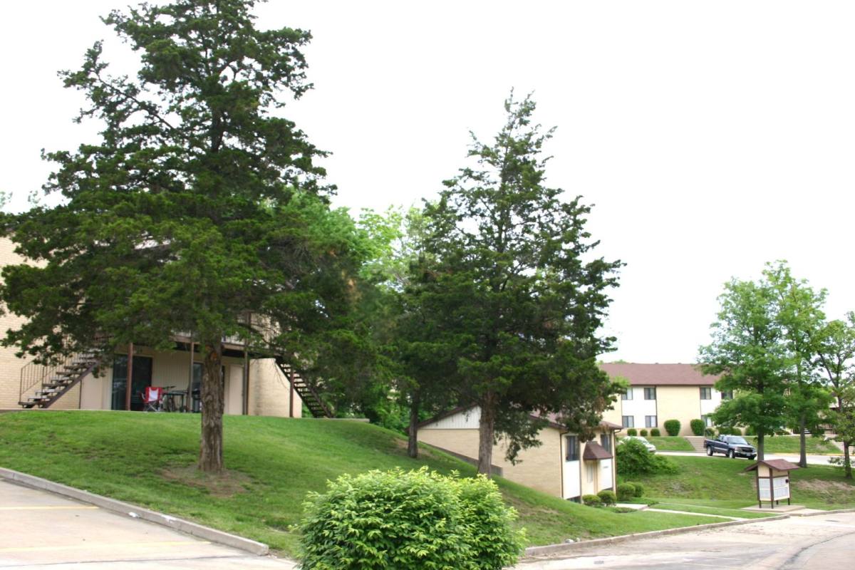 Apartment for rent at 405 Clayton Dr, Jefferson City, MO 65101
