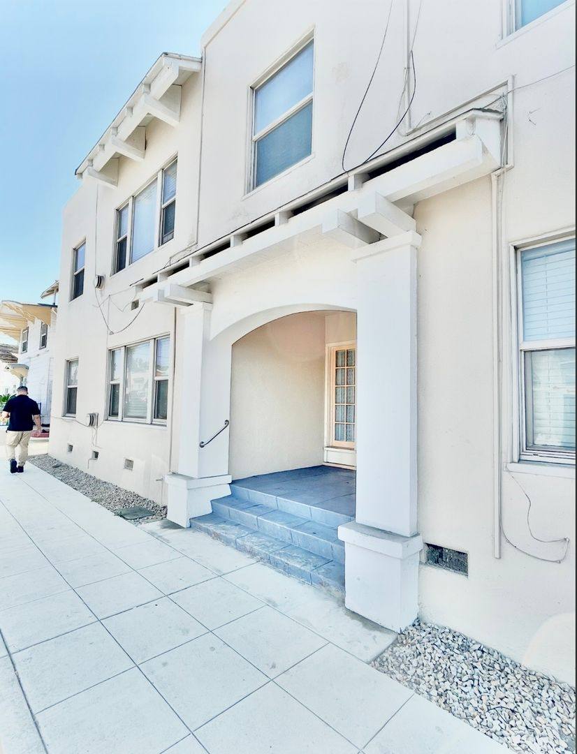 Apartment for rent at 109 University Ave, San Diego, CA 92103
