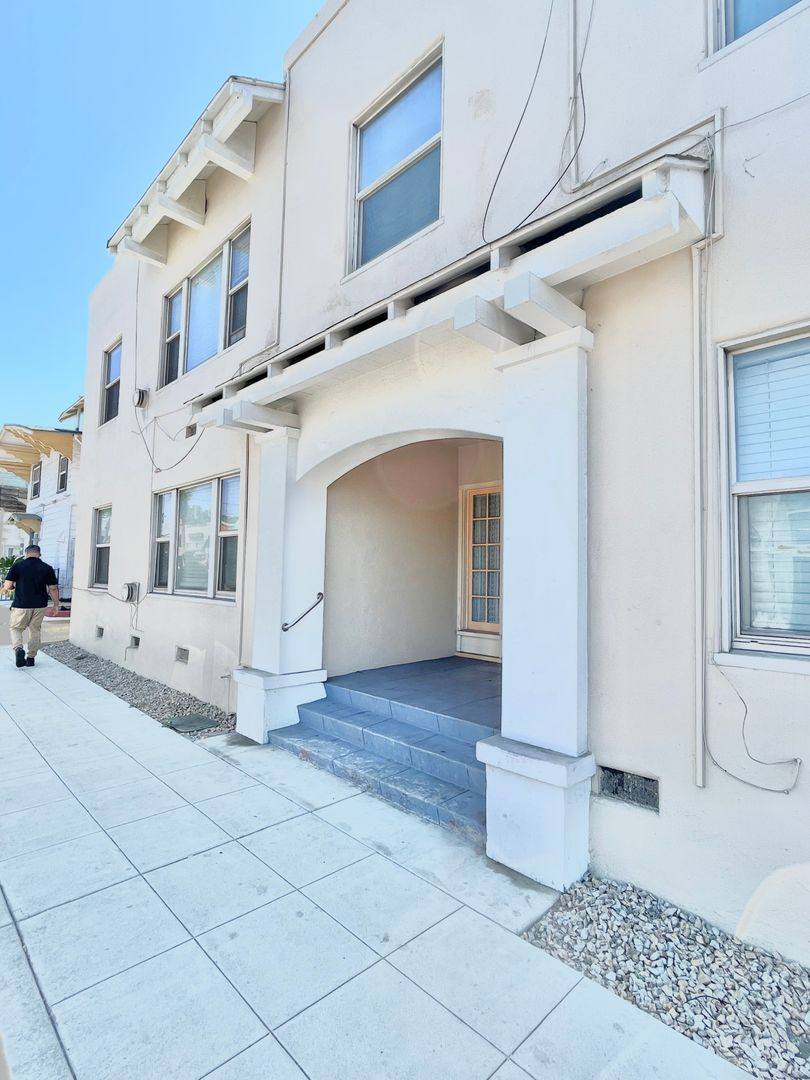 Apartment for rent at 109 University Ave, San Diego, CA 92103