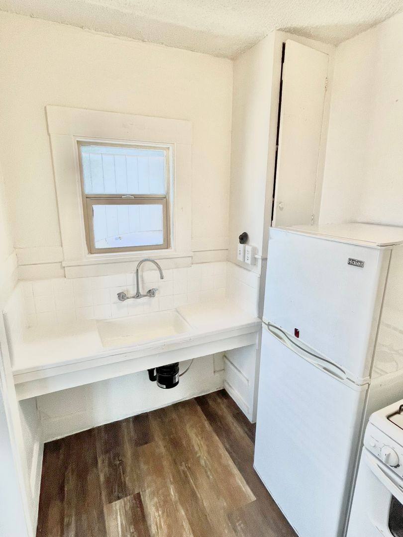 Apartment for rent at 109 University Ave, San Diego, CA 92103