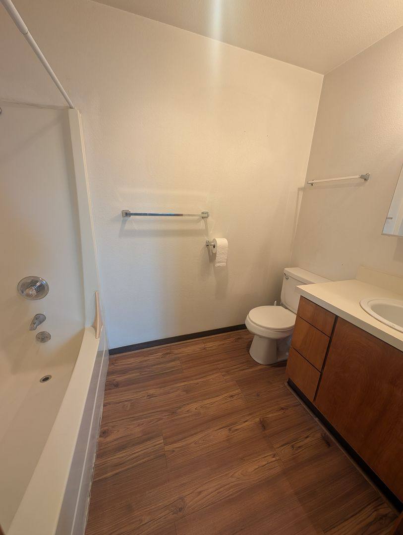 Apartment for rent at 105 N Broad St, Klamath Falls, OR 97601