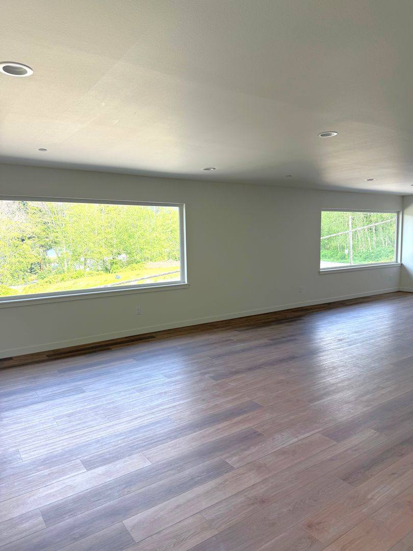 Apartment for rent at 705 W Lake Samish Dr, Bellingham, WA 98229
