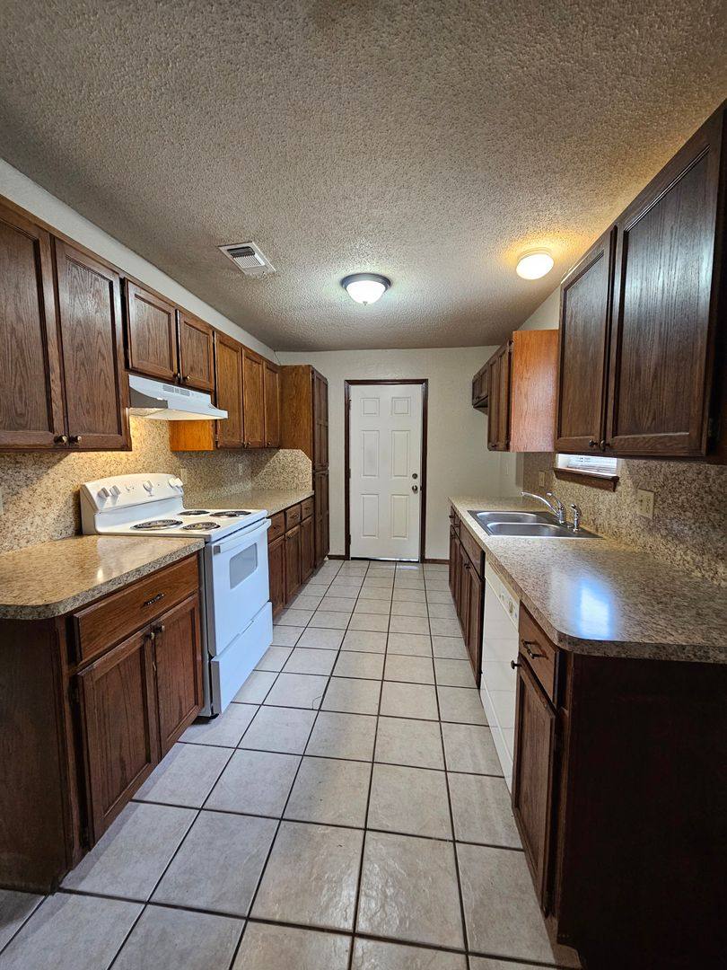 House for rent at 3413 Pathway Circle, Norman, OK 73072