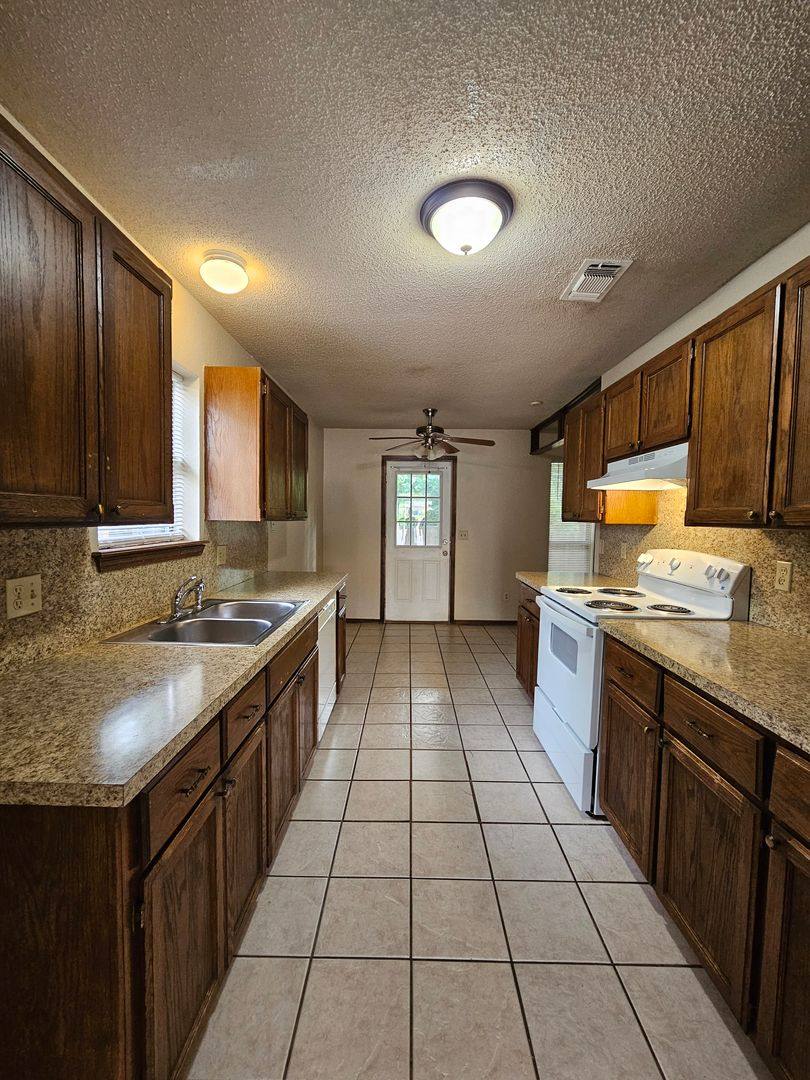 House for rent at 3413 Pathway Circle, Norman, OK 73072