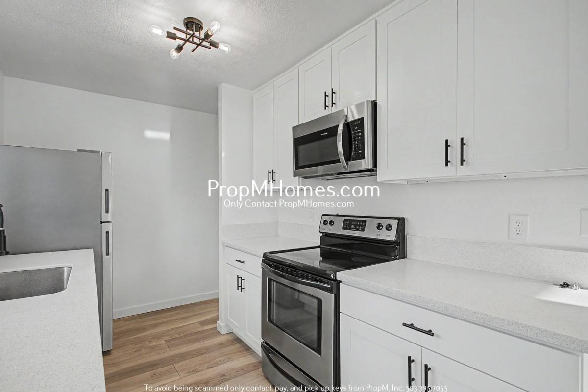 Apartment for rent at 7032 N Burlington Ave, Portland, OR 97203