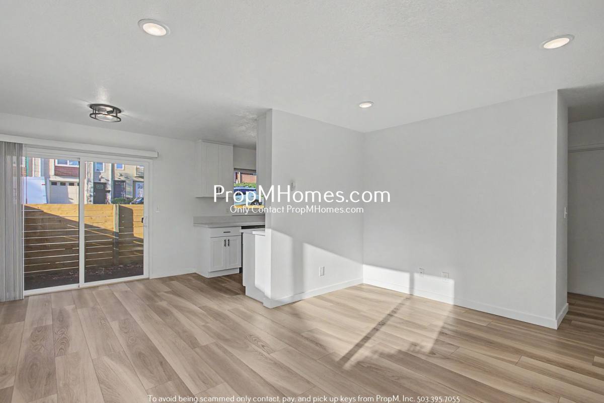 Apartment for rent at 7032 N Burlington Ave, Portland, OR 97203
