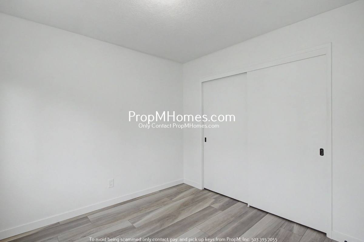 Apartment for rent at 7032 N Burlington Ave, Portland, OR 97203